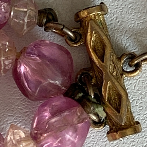 Vintage Hattie Carnegie, collectible triple strand necklace in purple - Picture 8 of 10